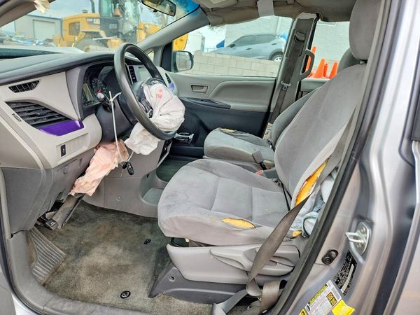 2015 TOYOTA SIENNA