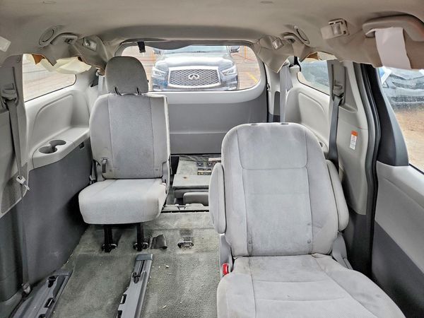 2015 TOYOTA SIENNA