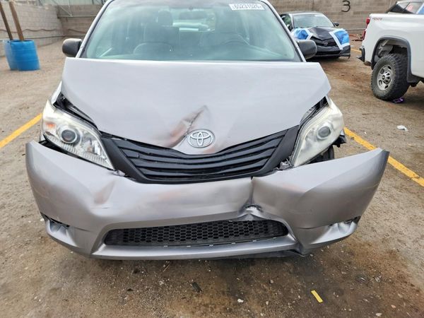 2015 TOYOTA SIENNA