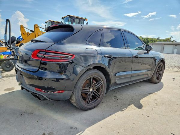 2016 PORSCHE MACAN