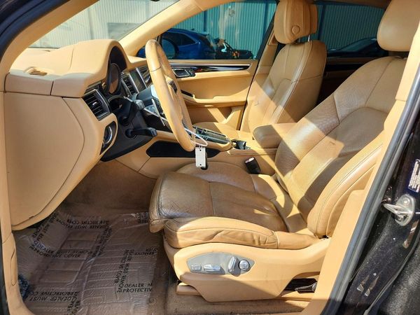 2016 PORSCHE MACAN