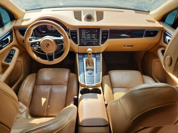 2016 PORSCHE MACAN