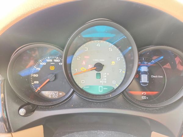 2016 PORSCHE MACAN