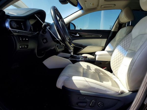 2017 KIA CADENZA