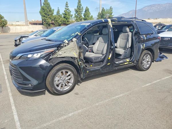 2026 TOYOTA SIENNA