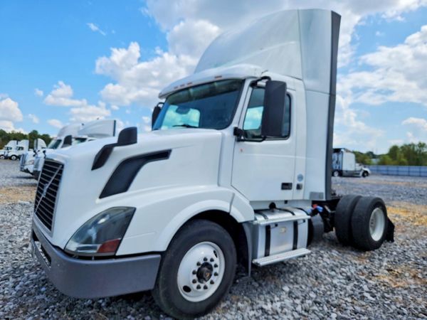 2017 VOLVO VNL