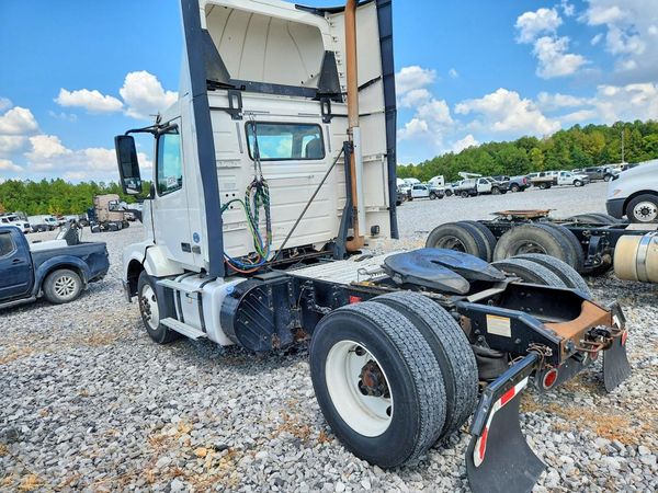 2017 VOLVO VNL