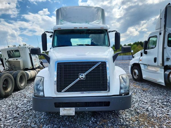 2017 VOLVO VNL