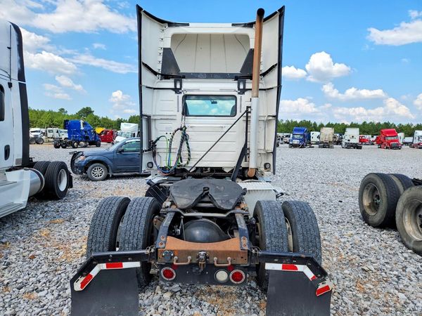 2017 VOLVO VNL