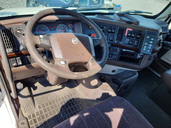 2017 VOLVO VNL