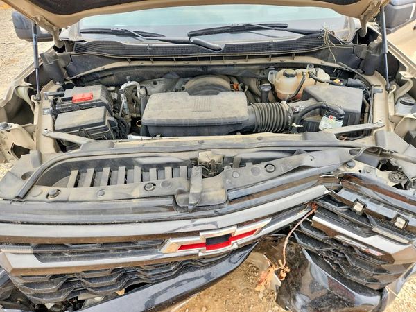 2023 CHEVROLET SILVERADO ZR2 — Engine bay