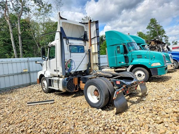 2017 VOLVO VNL