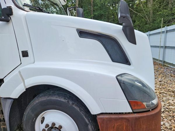 2017 VOLVO VNL