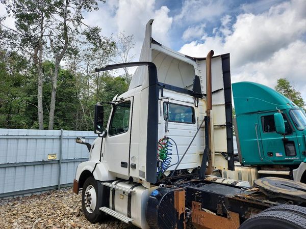 2017 VOLVO VNL