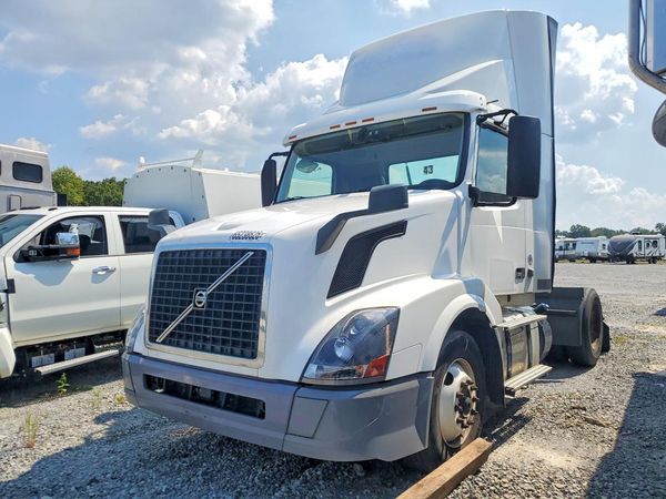 2018 VOLVO VNL — DSFA — Front 3/4