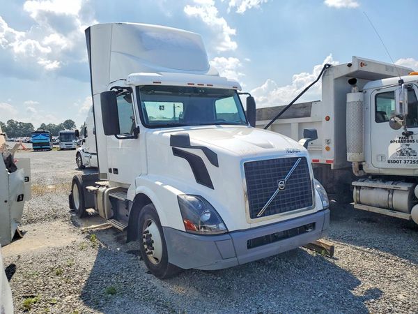 2018 VOLVO VNL — Passenger 3/4