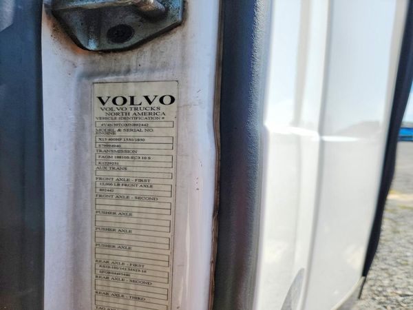 2018 VOLVO VNL — VINS