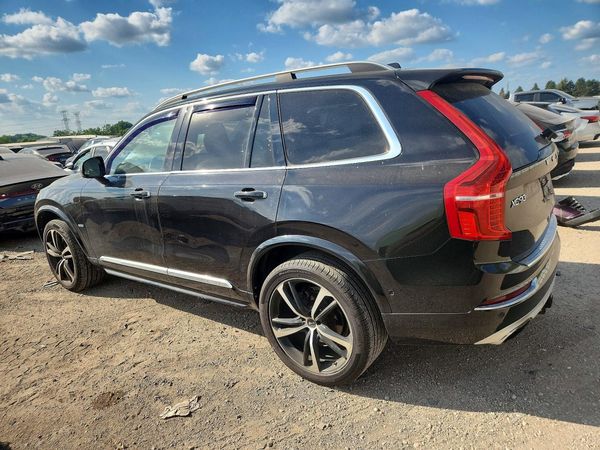 2017 VOLVO XC90 Momentum
