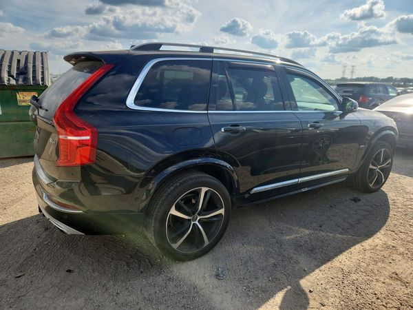 2017 VOLVO XC90 Momentum