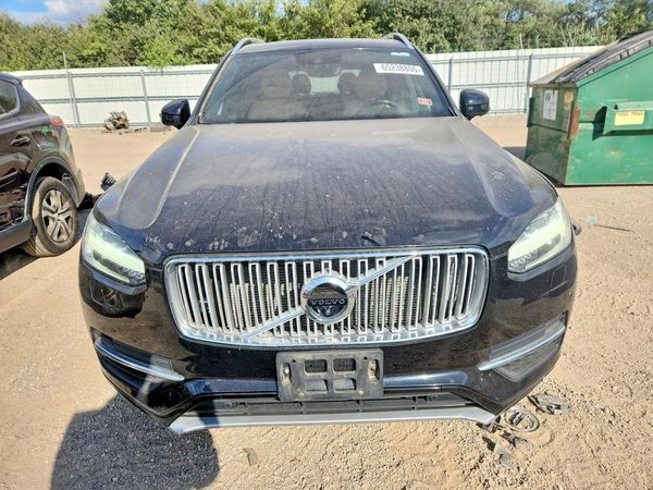 2017 VOLVO XC90 Momentum