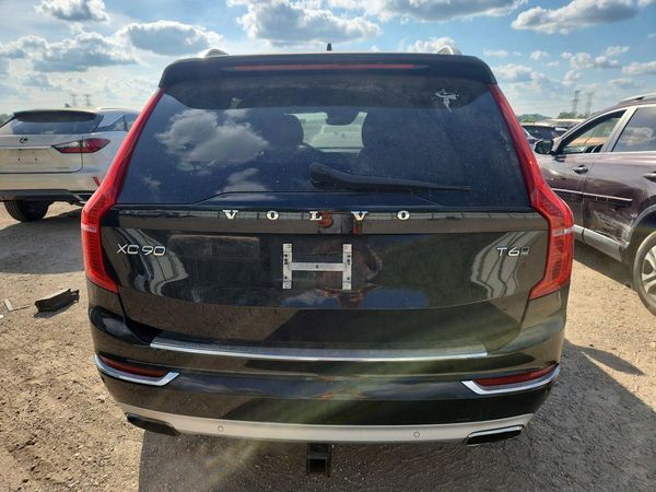 2017 VOLVO XC90 Momentum