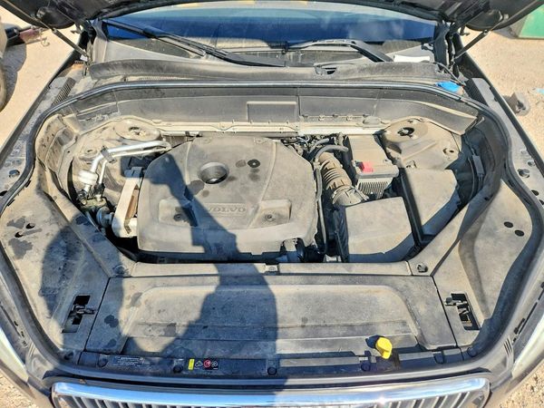 2017 VOLVO XC90 Momentum