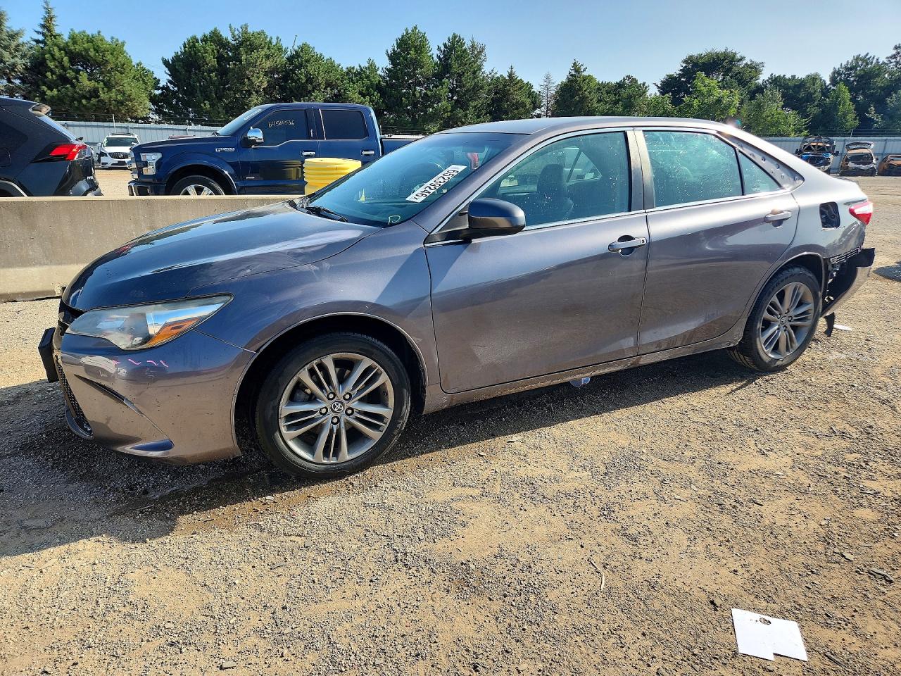 2017 TOYOTA CAMRY LE/SE/XLE/XSE — Front 3/4