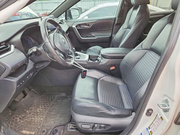 2020 TOYOTA RAV4 XLE HV — DENT