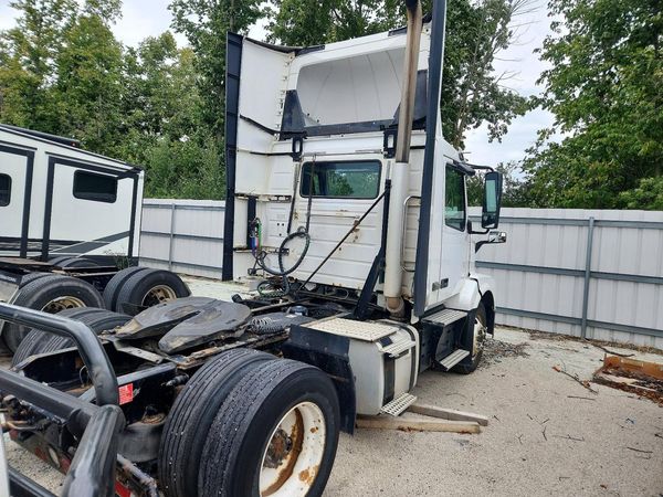 2018 VOLVO VNL