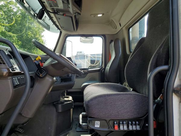 2018 VOLVO VNL