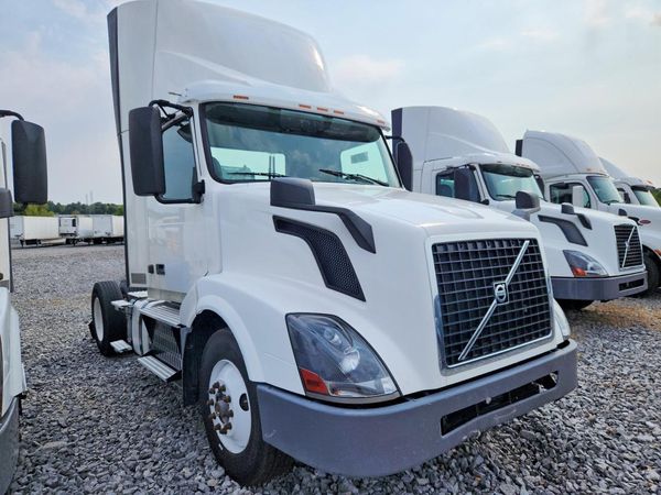 2017 VOLVO VNL