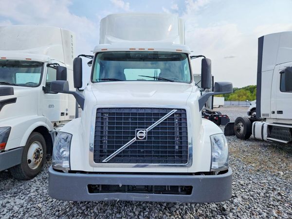 2017 VOLVO VNL