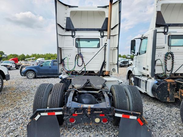 2017 VOLVO VNL