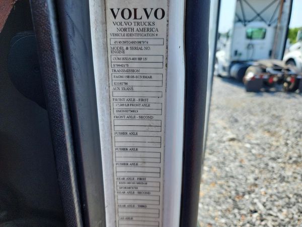 2017 VOLVO VNL