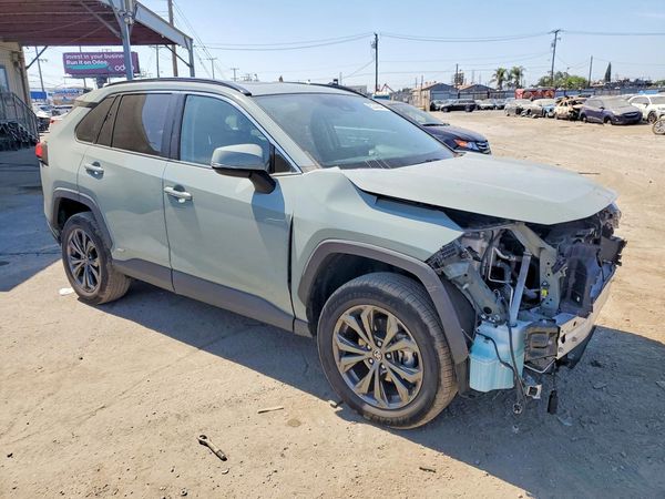 2022 TOYOTA RAV4 XLE Premium