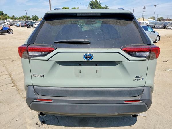 2022 TOYOTA RAV4 XLE Premium