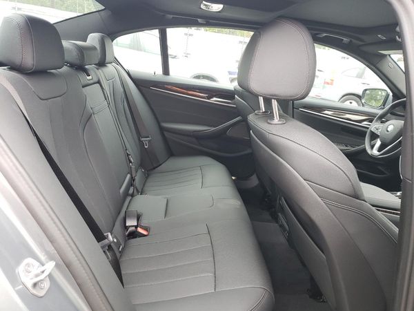 2023 BMW 530