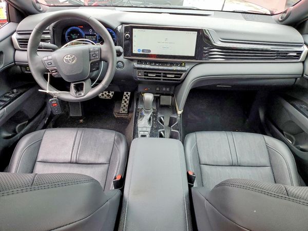 2025 TOYOTA CAMRY