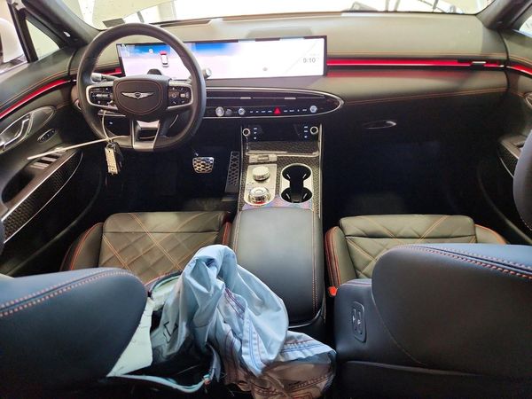 2026 GENESIS GV70