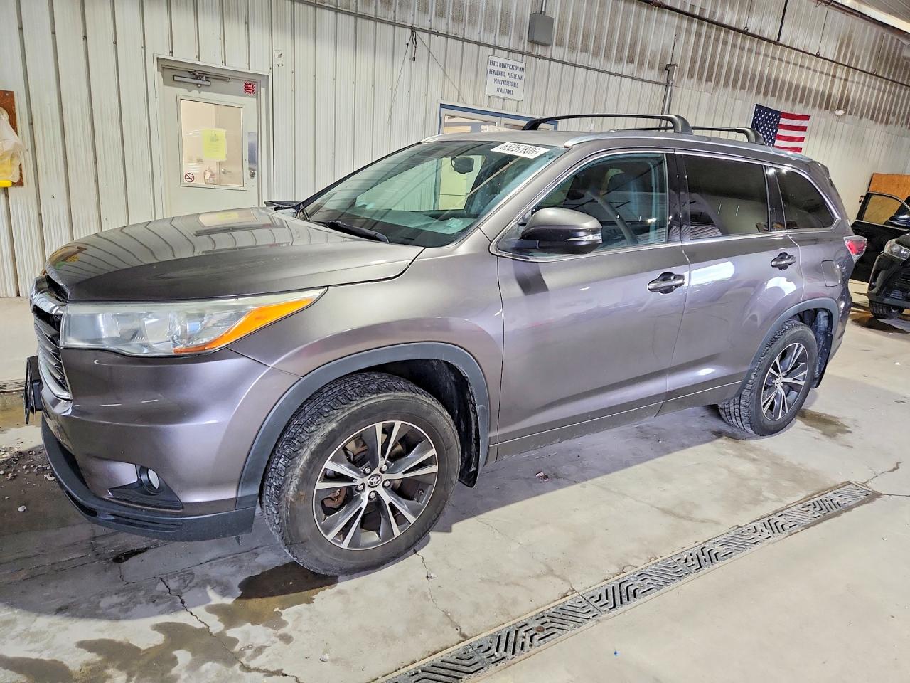 2016 TOYOTA HIGHLANDER