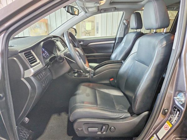 2016 TOYOTA HIGHLANDER