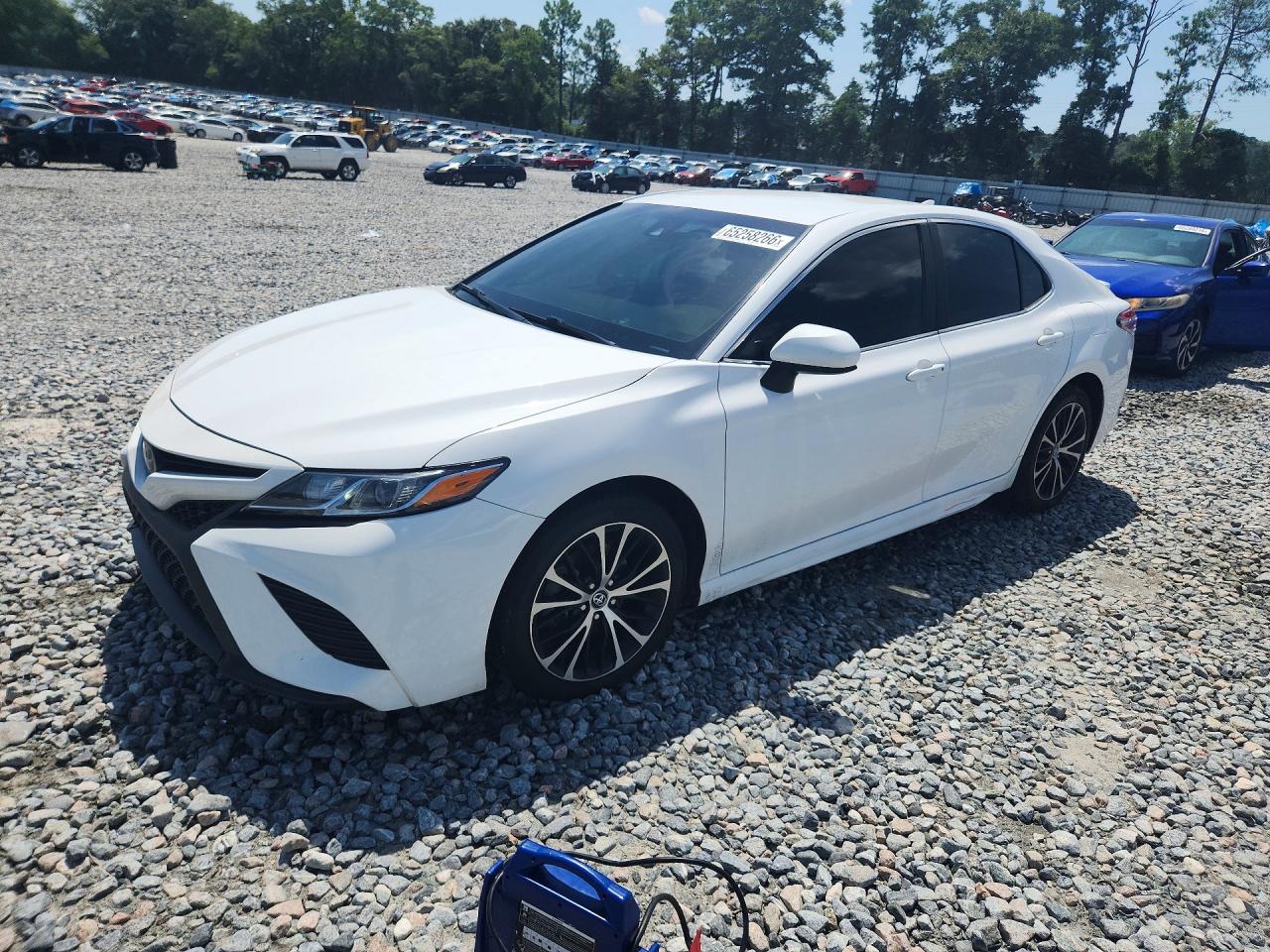 2020 TOYOTA CAMRY SE — Front 3/4