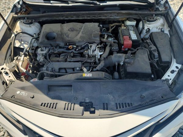 2020 TOYOTA CAMRY SE — Engine bay