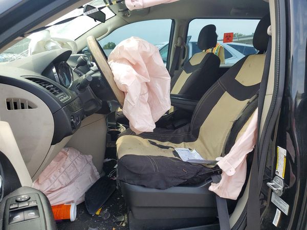 2015 DODGE CARAVAN SE — DENT
