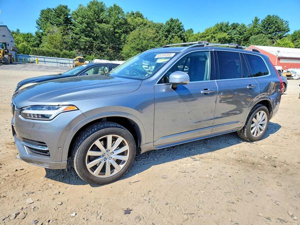 2018 VOLVO XC90 Momentum — Front 3/4