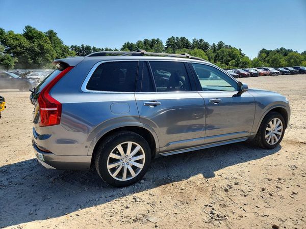 2018 VOLVO XC90 Momentum — PSRA