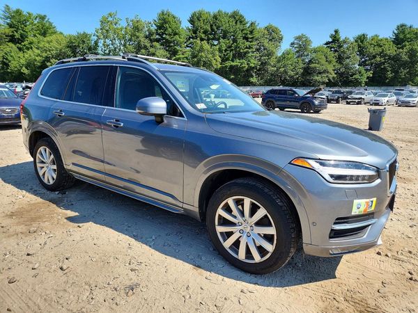 2018 VOLVO XC90 Momentum — Passenger 3/4