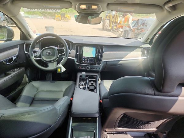 2024 VOLVO S90