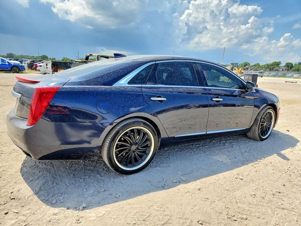 2017 CADILLAC XTS Luxury