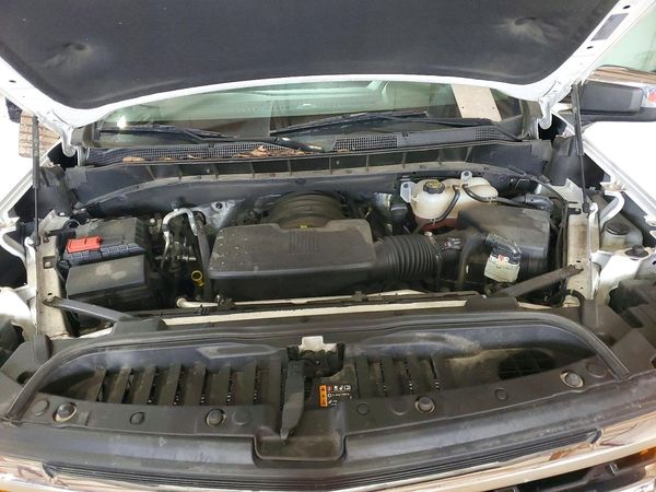2023 CHEVROLET SILVERADO LT — Engine bay